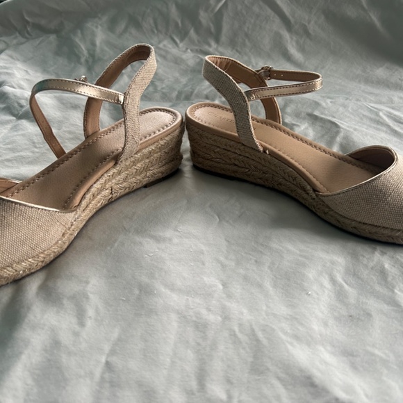 Espadrilles - Picture 2 of 3